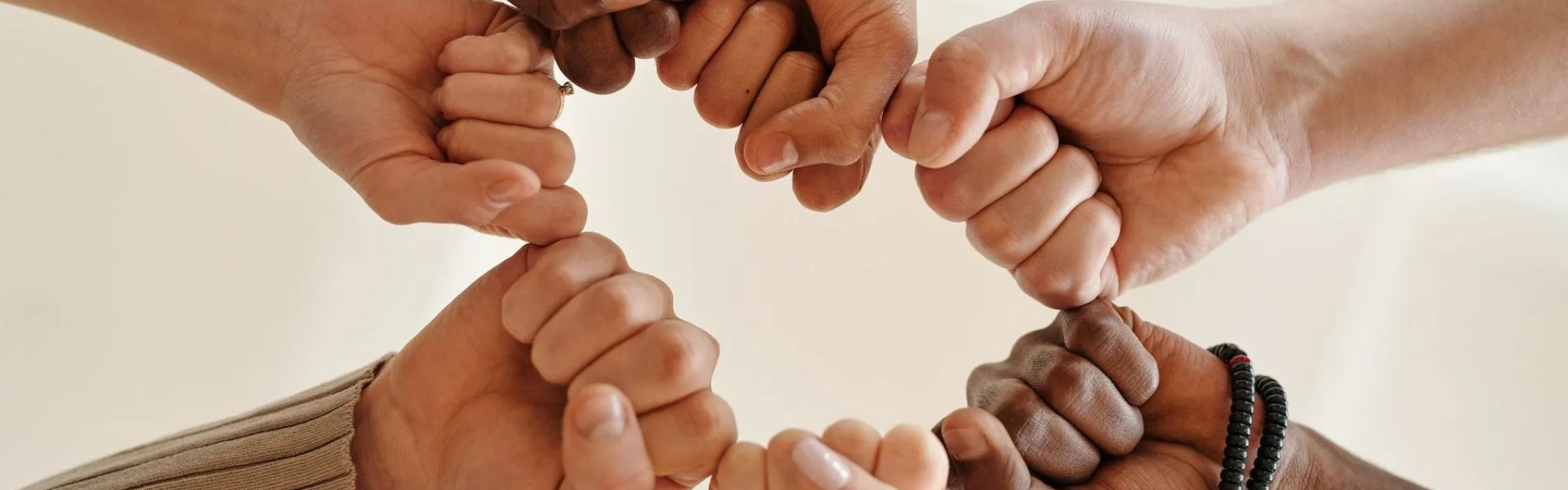 the_close_circle_of_friends_holding_together-2880w